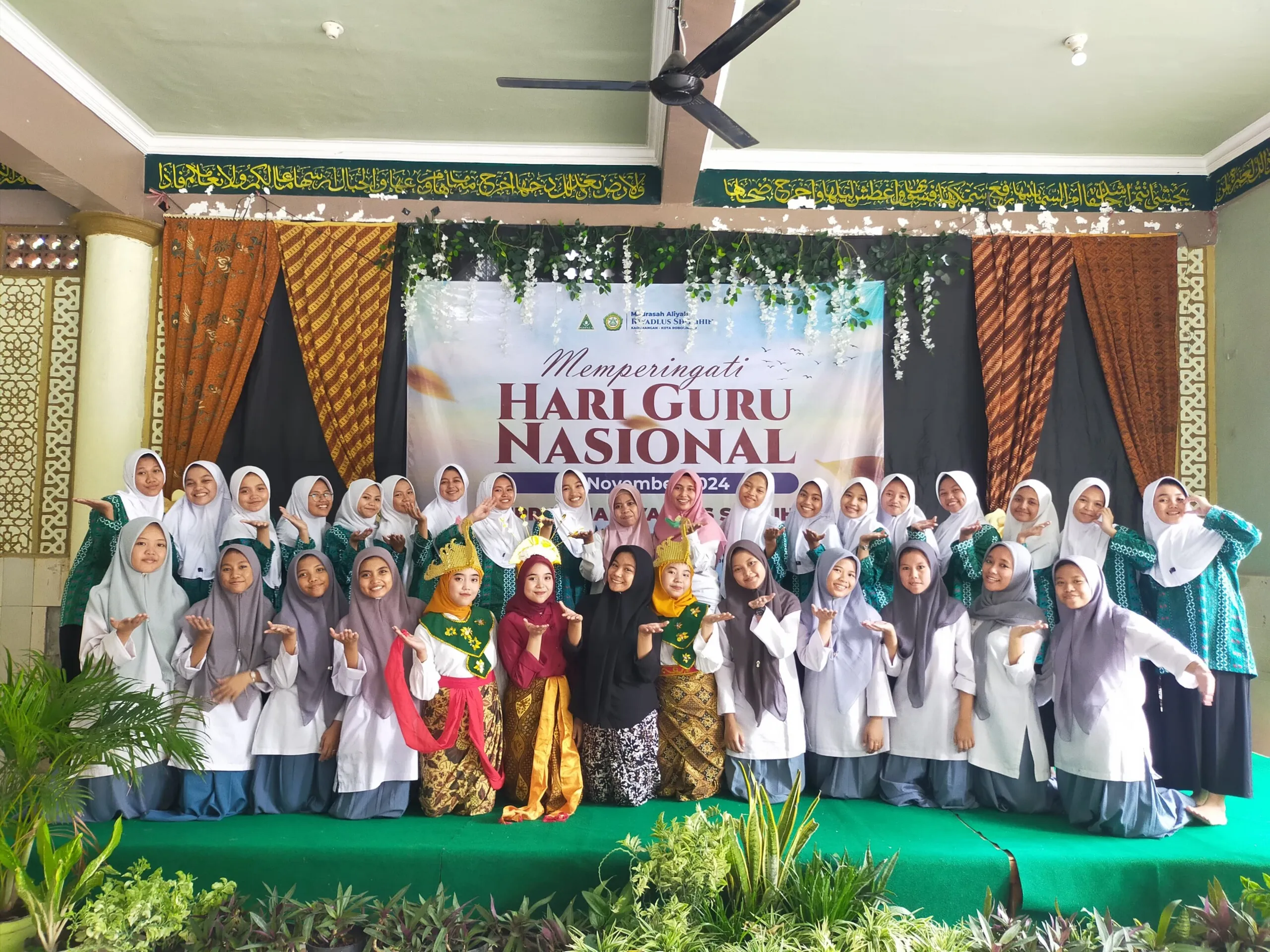 Madrasah Aliyah Riyadlus Sholihin Ketapang Kademangan Kota Probolinggo Peringati Hari Guru Nasional 2024 dengan Pesona Seni Budaya