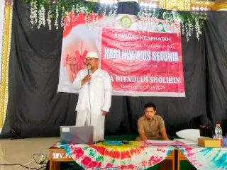 Seminar Kesehatan Peringatan Hari HIV/AIDS Sedunia di MA Riyadlus Sholihin
