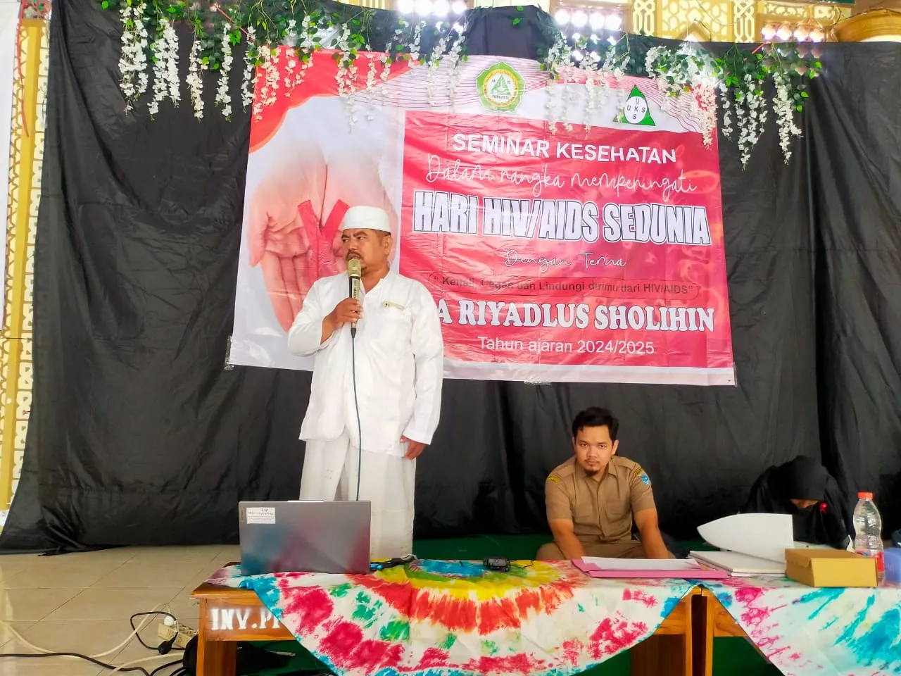 Seminar Kesehatan Peringatan Hari HIV/AIDS Sedunia di MA Riyadlus Sholihin